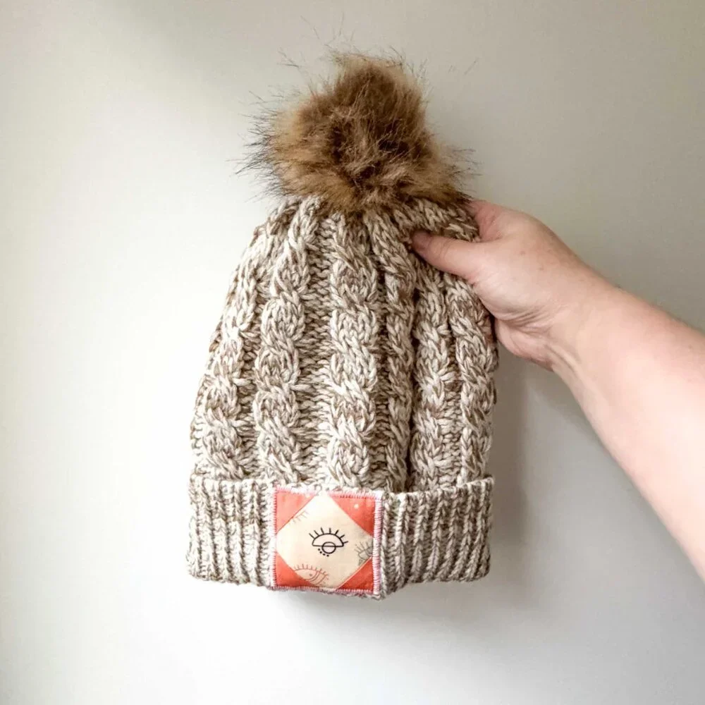 Chunky Oat Knit Toque with Custom Quilt Block & Sherpa Fleece Lining - Picture 6 of 9
